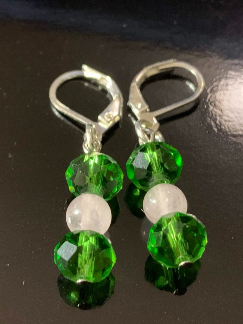 Handmade. Green glass and rose quartz beaded coil bracelet and earrings set. - Picture 4 of 4